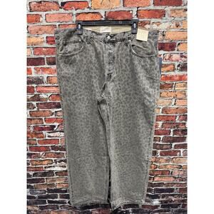 NWT Ladies Universal Thread Light Beige Animal Print Mid Rise 90s Baggy  Sz 16